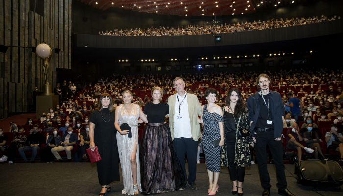 Svjetska premijera filma <em>Zbornica</em> održana pred punom dvoranom na festivalu u Karlovim Varimapovezana slika